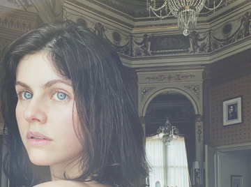 No-Makeup Instagram Selfie, And The Internet Is Freaking Out